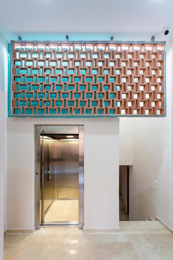 8 Lacus L'Hospitalet de Llobregat Exteriör bild